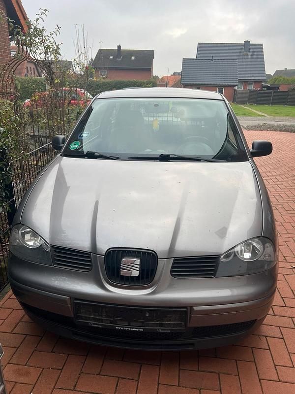 Grau Gebraucht 2002 Seat Arosa Kleinwagen | 600 € (Guter Preis) - Bild 1/4