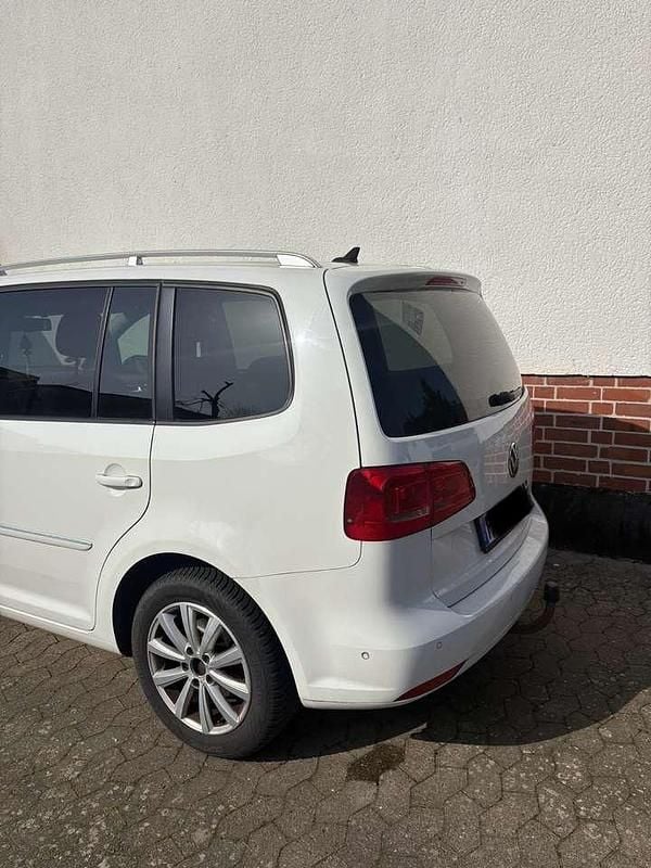 Gebraucht VW Touran Highline 105 PS (77 kW) 2012 Weiß Van / Kleinbus