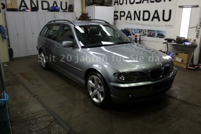 Silber metallic Gebraucht 2004 BMW 318 Lifestyle Kombi | 4.245 € - Bild 1/4