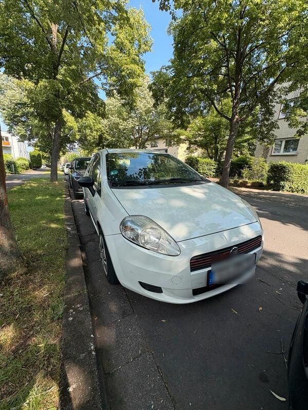 Weiß Gebraucht 2011 Fiat Punto Kleinwagen | 1.800 € (Fairer Preis) - Bild 1/4