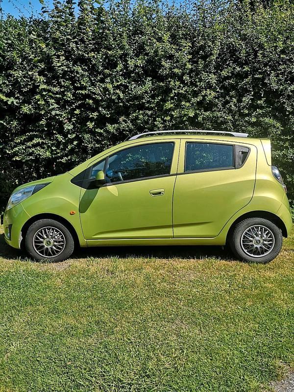 Grün Gebraucht 2010 Chevrolet Spark Kleinwagen | 2.650 € - Bild 1/2