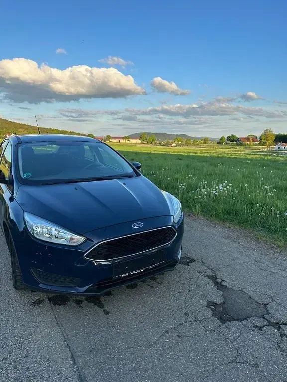 Gebraucht Ford Focus Ambiente 101 PS (74 kW) 2015 Blau Limousine