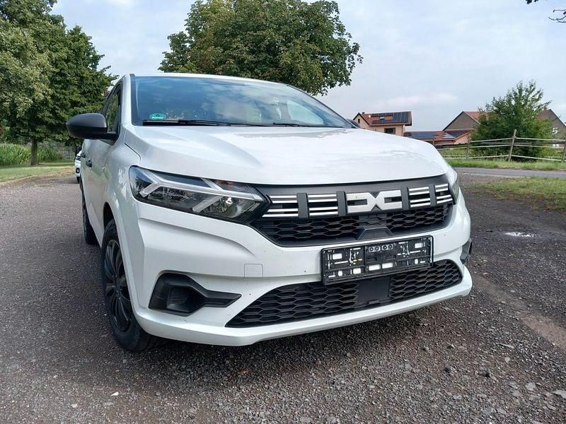 Weiß Gebraucht 2018 Dacia Sandero Comfort Kleinwagen | 11.980 € - Bild 1/4