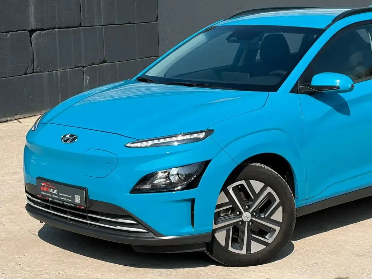 Gebraucht Hyundai Kona Basis 100 kW (136 PS) 2023 Blau SUV