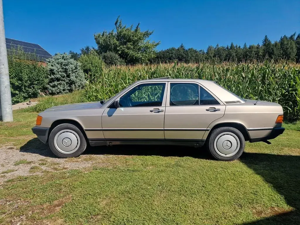 Gebraucht Mercedes 190 102 PS (75 kW) 1987 Gold Limousine