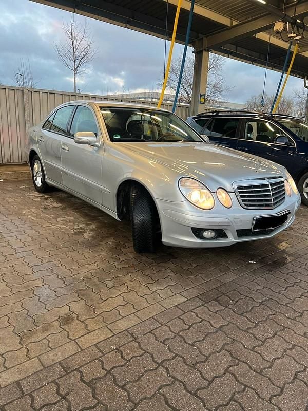 Gebraucht Mercedes E200 136 PS (100 kW) 2009 Silber Limousine