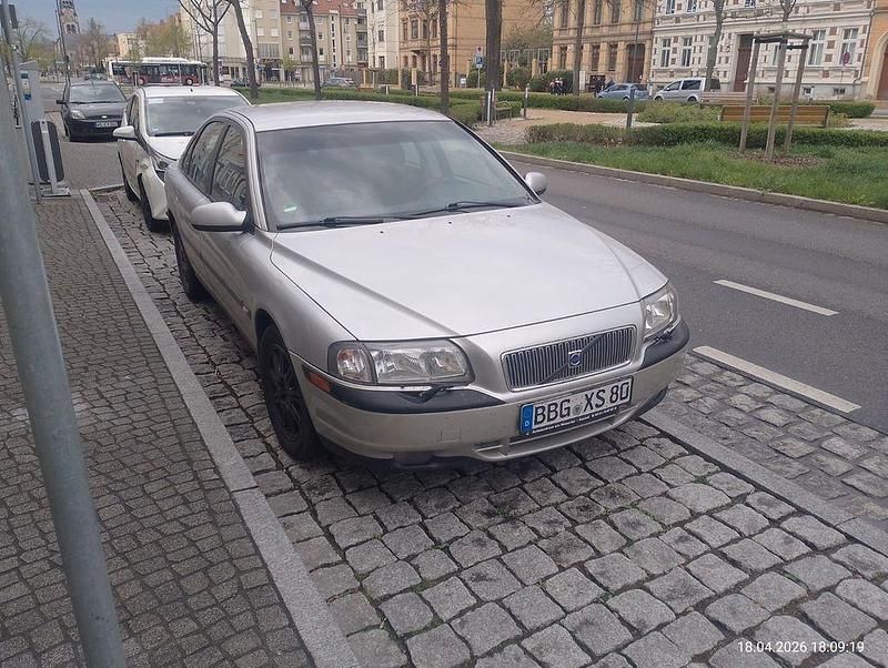 Second-hand Volvo S80 170 CP (125 kW) 2000 Argintiu Berlinǎ