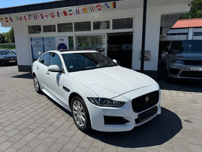 Gebraucht Jaguar XE R-Sport 179 PS (131 kW) 2017 Fuji white Limousine