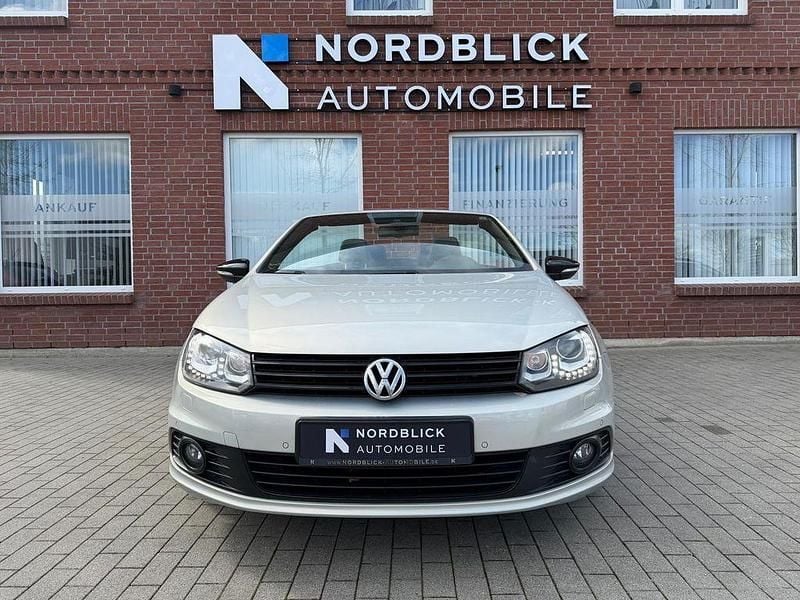 Usata VW Eos 122 CV (89 kW) 2012 Oro Cabrio