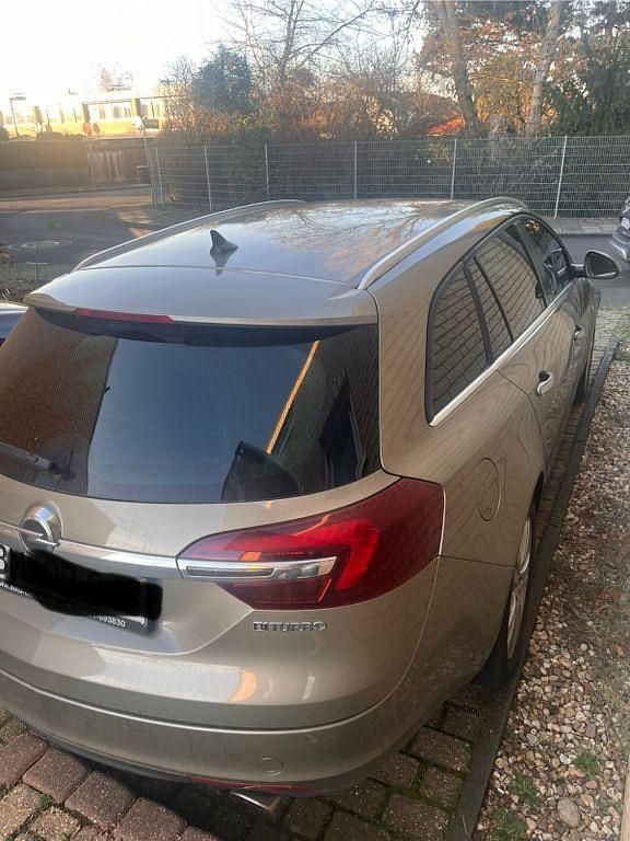 Gebraucht Opel Insignia Edition 194 PS (142 kW) 2013 Grün Kombi