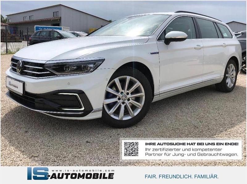 Pure white Gebraucht 2021 VW Passat GTE Kombi | 28.999 € (Teuer) - Bild 1/4