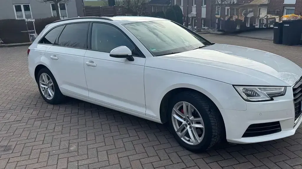 Gebraucht Audi A4 150 PS (110 kW) 2017 Weiß Kombi