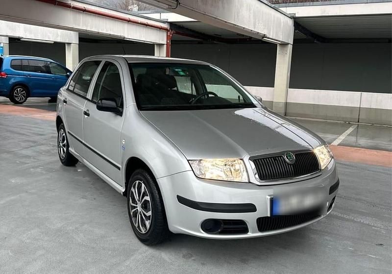 Grau Gebraucht 2006 Skoda Fabia Kleinwagen | 1.650 € - Bild 1/4