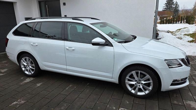 Weiß Gebraucht 2018 Skoda Octavia Style Kombi | 15.800 € (Fairer Preis) - Bild 1/4