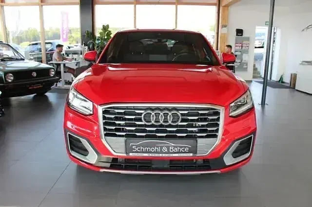 Gebraucht Audi Q2 Sport 150 PS (110 kW) 2016 Rot SUV