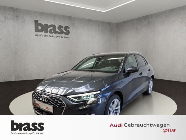 Manhattangrau metallic Gebraucht 2024 Audi A3 Sportback e-tron Advanced Limousine | 36.800 € - Bild 1/4
