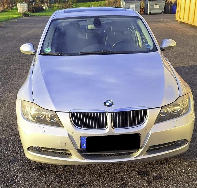 Silber Gebraucht 2007 BMW 330 Sport Line Limousine | 5.000 € (Superpreis) - Bild 1/4