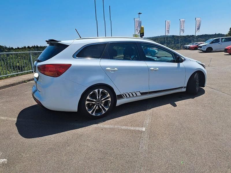 Gebraucht Kia Ceed Sportswagon 128 PS (94 kW) 2013 Weiß Kombi