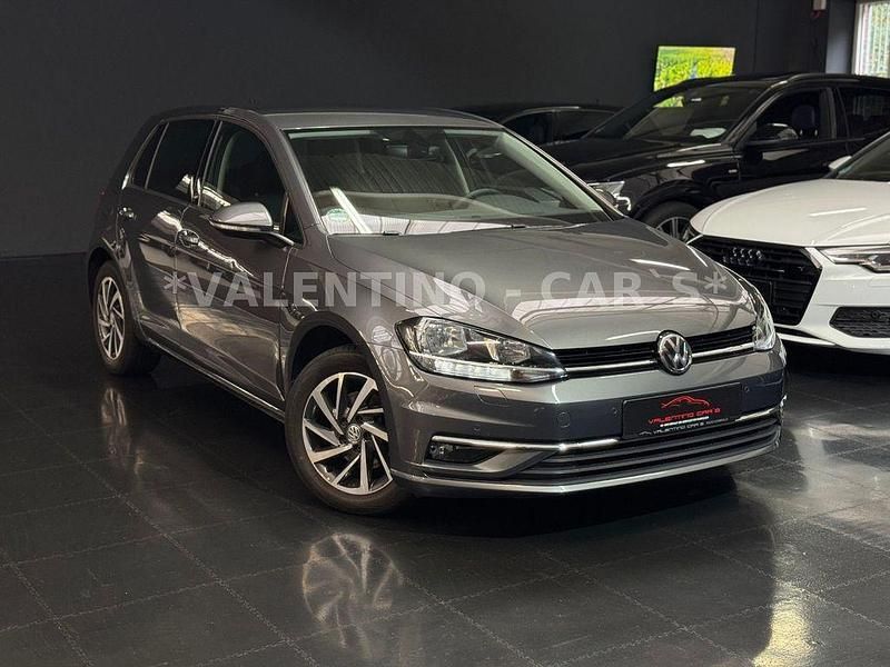 Grau Gebraucht 2017 VW Golf VII Sound Limousine | 15.999 € (Fairer Preis) - Bild 1/4