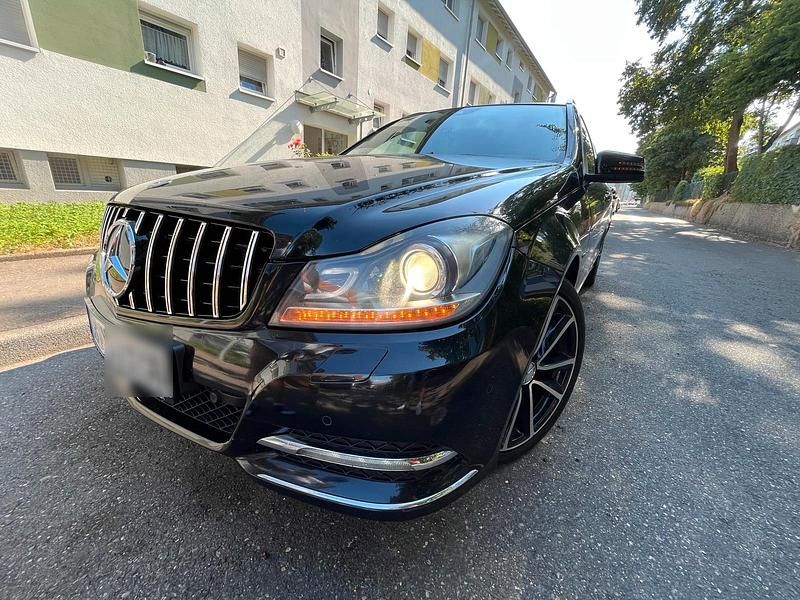 Schwarz Gebraucht 2011 Mercedes C220 Avantgarde Kombi | 6.999 € - Bild 1/4