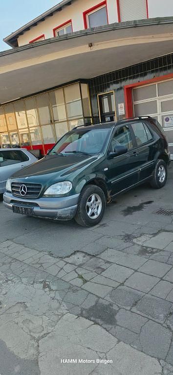 Gebraucht Mercedes ML320 218 PS (160 kW) 2001 Grün SUV