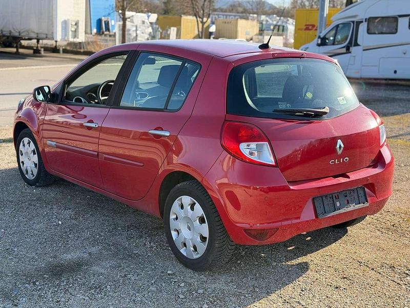 Gebraucht Renault Clio II 86 PS (63 kW) 2009 Rot Limousine