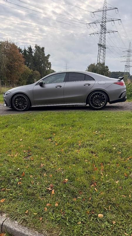 Grau Gebraucht 2021 Mercedes CLA35 AMG AMG Coupé | 39.999 € (Fairer Preis) - Bild 1/4