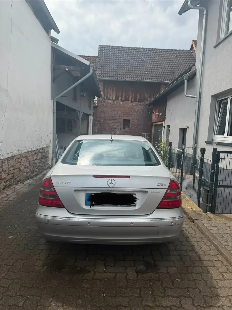 Gebraucht Mercedes E270 177 PS (130 kW) 2005 Grau Limousine