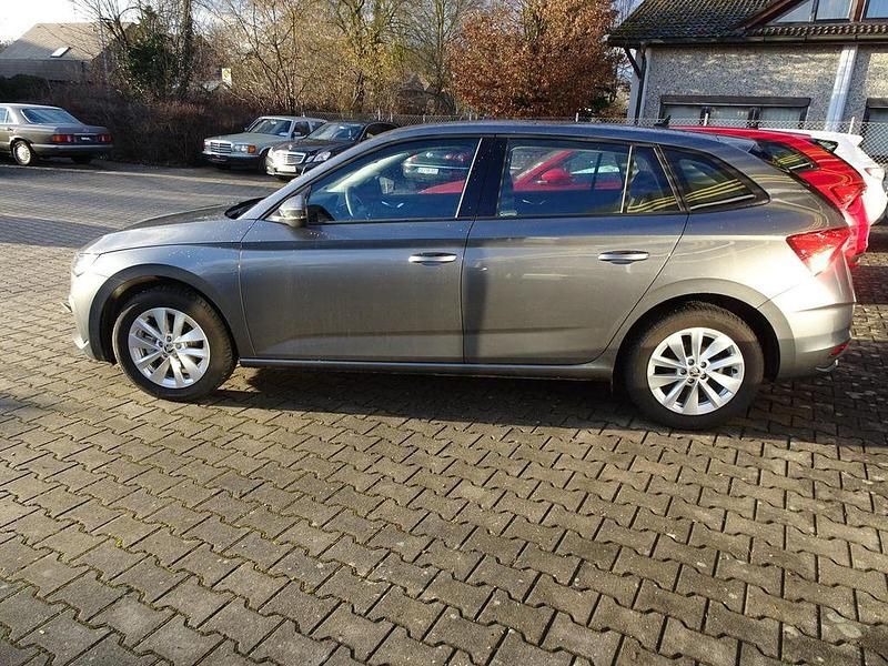 Gebraucht Skoda Scala Selection 116 PS (85 kW) 2024 Grau Kleinwagen