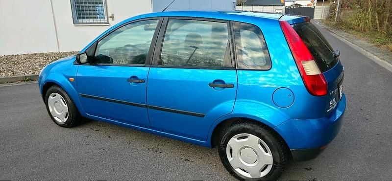 Blau Gebraucht 2004 Ford Fiesta Kleinwagen | 500 € (Superpreis) - Bild 1/4