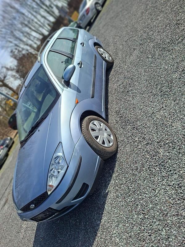Gebraucht Ford Focus 85 PS (62 kW) 2004 Blau Kombi