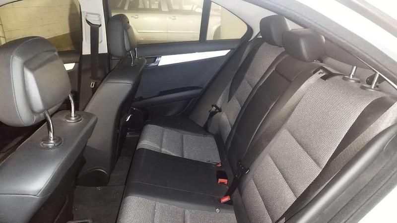 Gebraucht Mercedes C220 Elegance 170 PS (125 kW) 2011 Silber Limousine