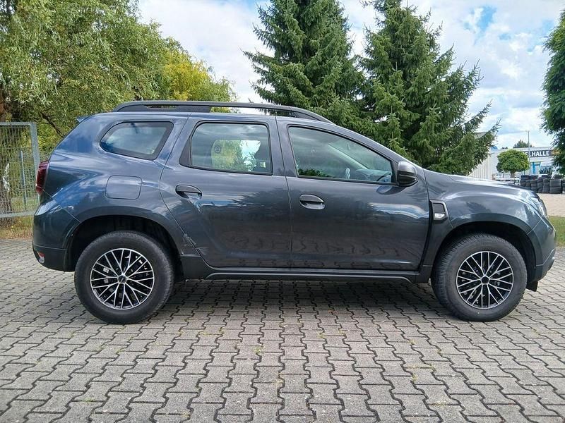 Gebraucht Dacia Duster Essentiel 116 PS (85 kW) 2022 Grau SUV