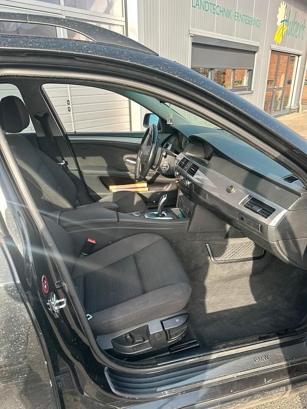 Gebraucht BMW 525 197 PS (144 kW) 2008 Schwarz Kombi