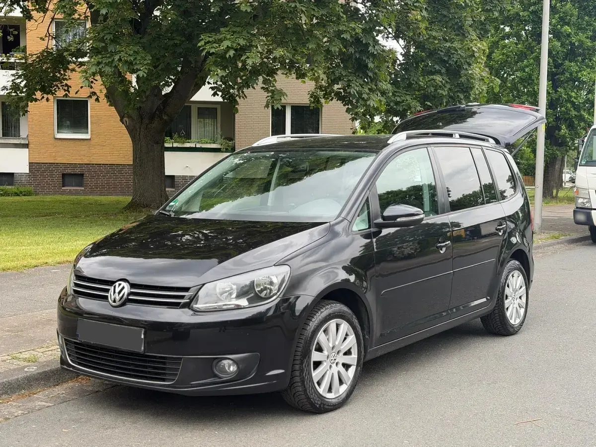Gebraucht VW Touran 140 PS (102 kW) 2012 Schwarz Van / Kleinbus