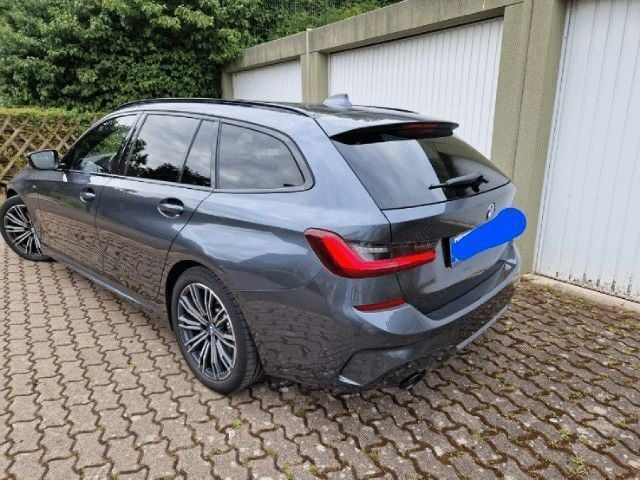Grau Gebraucht 2021 BMW 330 M Sport Kombi | 34.900 € (Guter Preis) - Bild 1/4
