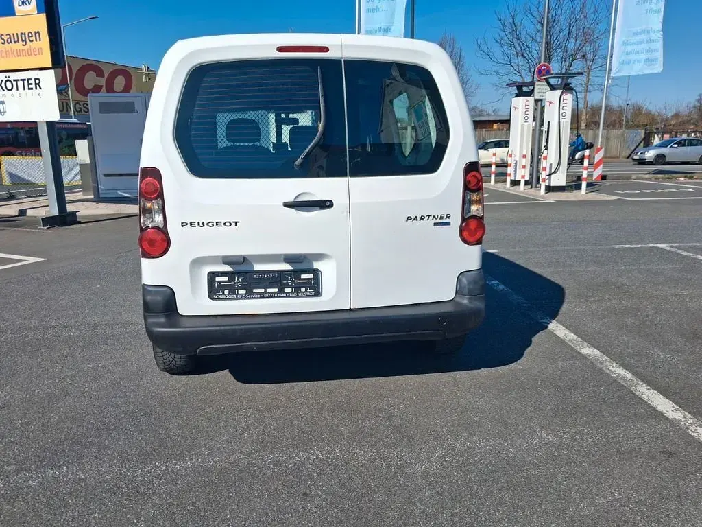 Gebraucht Peugeot Partner 101 PS (74 kW) 2015 Weiß Van / Kleinbus