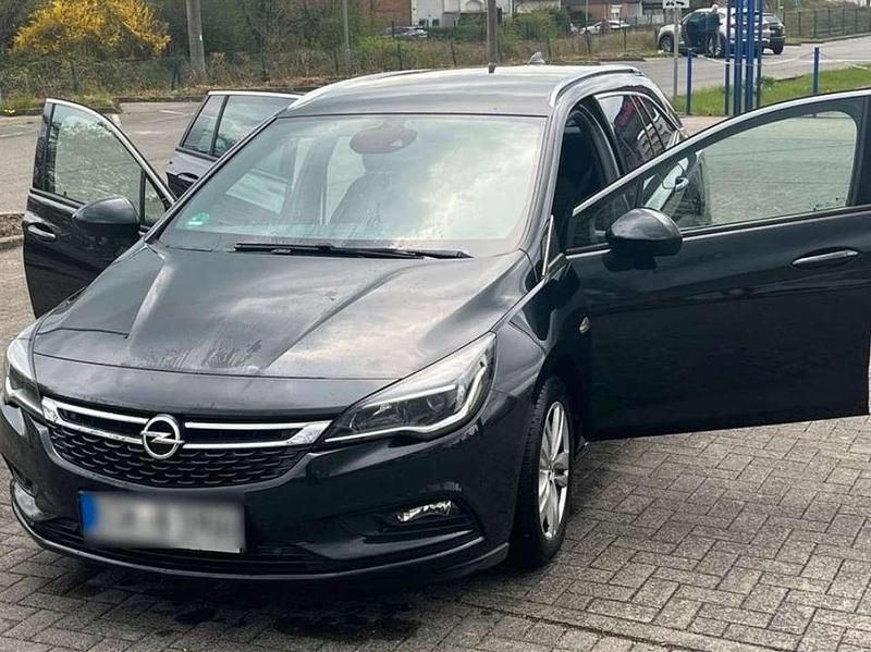 Schwarz Gebraucht 2016 Opel Astra Dynamic Limousine | 8.999 € (Etwas zu teuer) - Bild 1/4