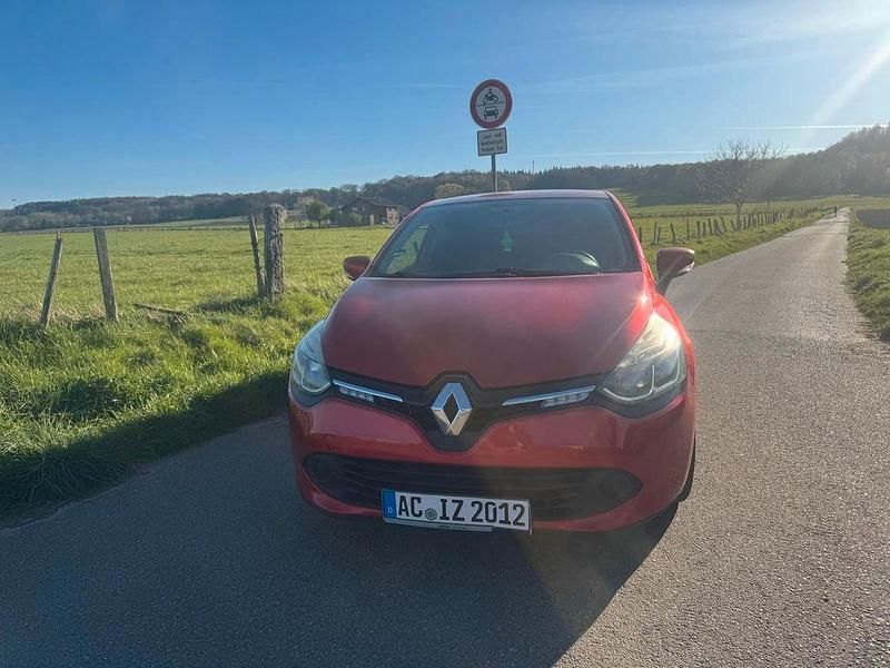 Gebraucht Renault Clio IV Experience 73 PS (53 kW) 2015 Rot Limousine