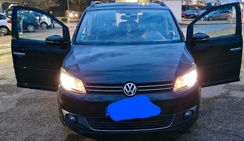 Schwarz Gebraucht 2011 VW Touran Van / Kleinbus | 7.000 € (Teuer) - Bild 1/4