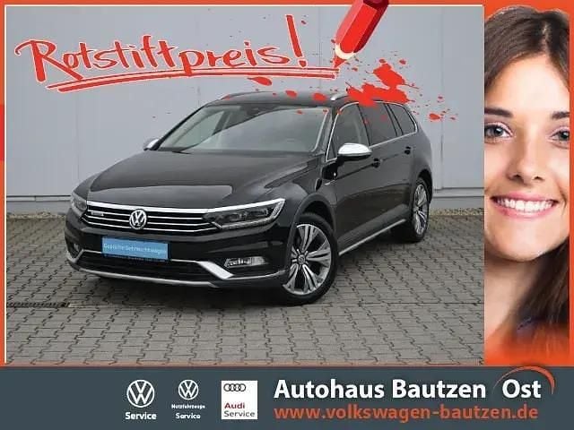 Schwarz (deep black perleffekt) Gebraucht 2016 VW Passat Alltrack Pro Kombi | 24.790 € (Fairer Preis) - Bild 1/4