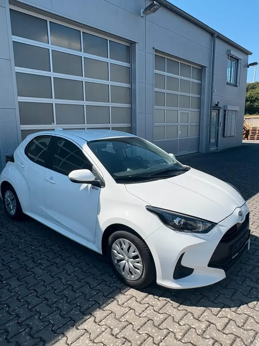 Gebraucht Toyota Yaris 72 PS (52 kW) 2022 Weiß Kleinwagen