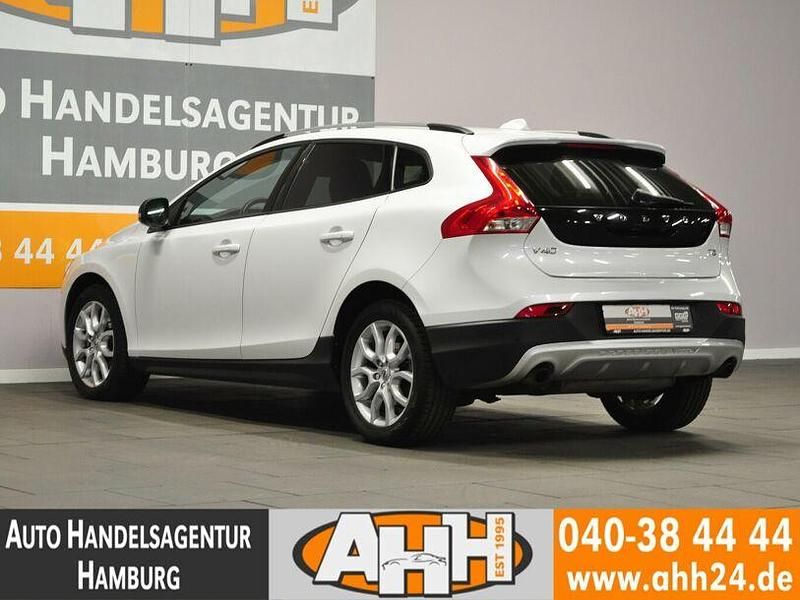 Gebraucht Volvo V40 CC Plus 152 PS (111 kW) 2018 Crystal white perleffect Kombi