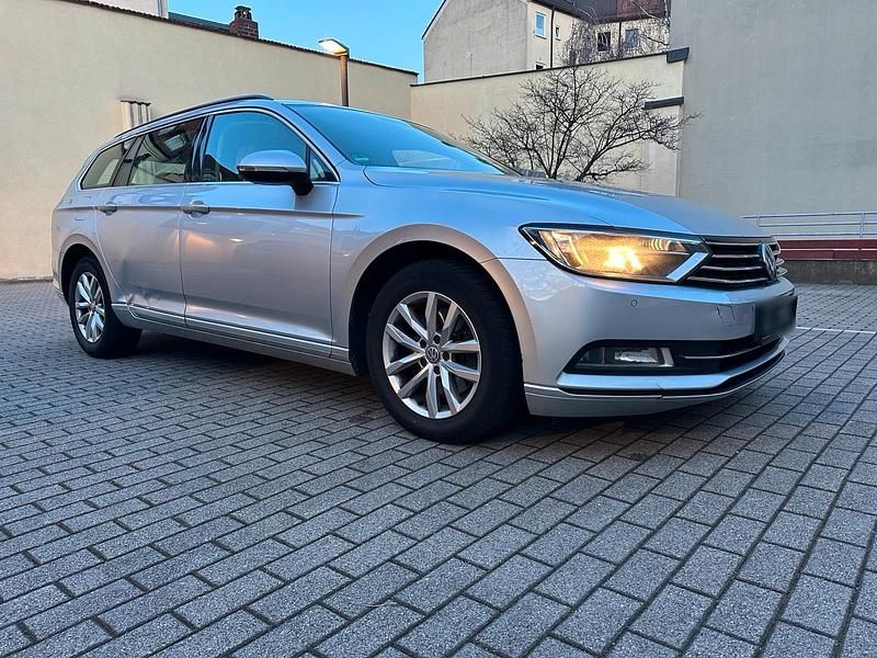 Gebraucht VW Passat 150 PS (110 kW) 2018 Silber Kombi