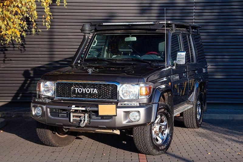 Grau Gebraucht 2021 Toyota Land Cruiser Edition SUV | 109.990 € - Bild 1/4