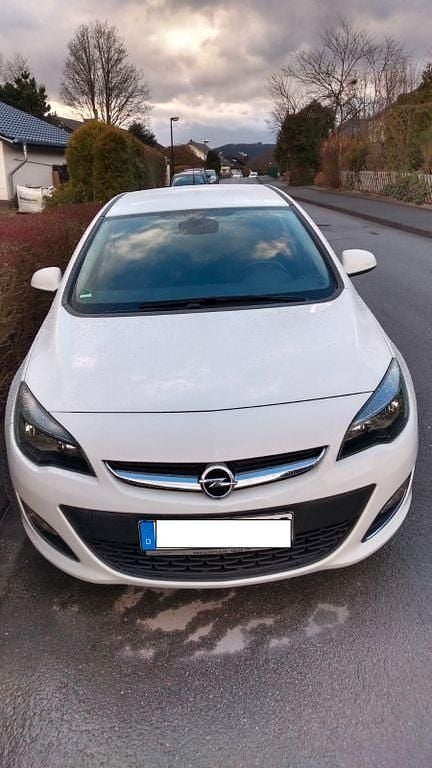 Weiß Gebraucht 2013 Opel Astra Active Limousine | 4.400 € (Guter Preis) - Bild 1/4