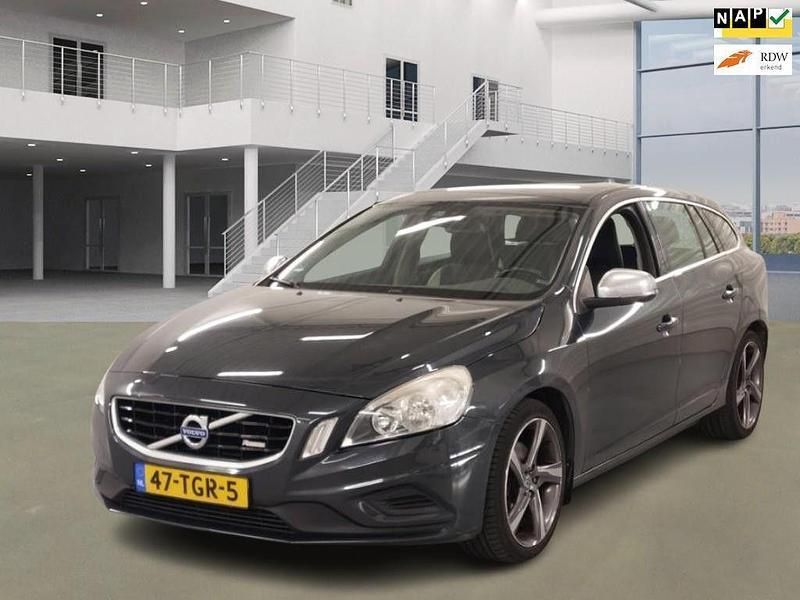 Grau Gebraucht 2012 Volvo V60 R-Design Kombi | 4.950 € (Guter Preis) - Bild 1/4