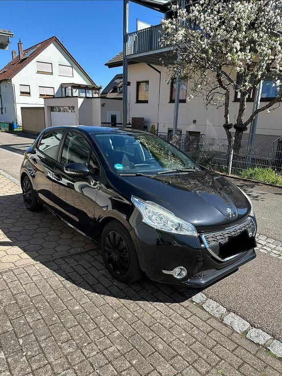 Gebraucht Peugeot 208 Active 95 PS (69 kW) 2012 Schwarz Kleinwagen