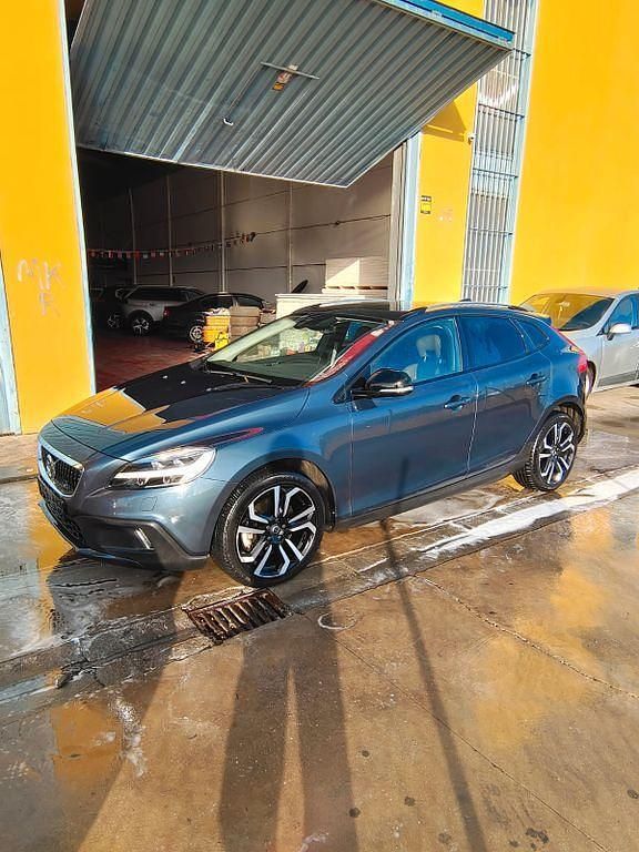 Blau Gebraucht 2017 Volvo V40 CC Kombi | 20.200 € - Bild 1/2