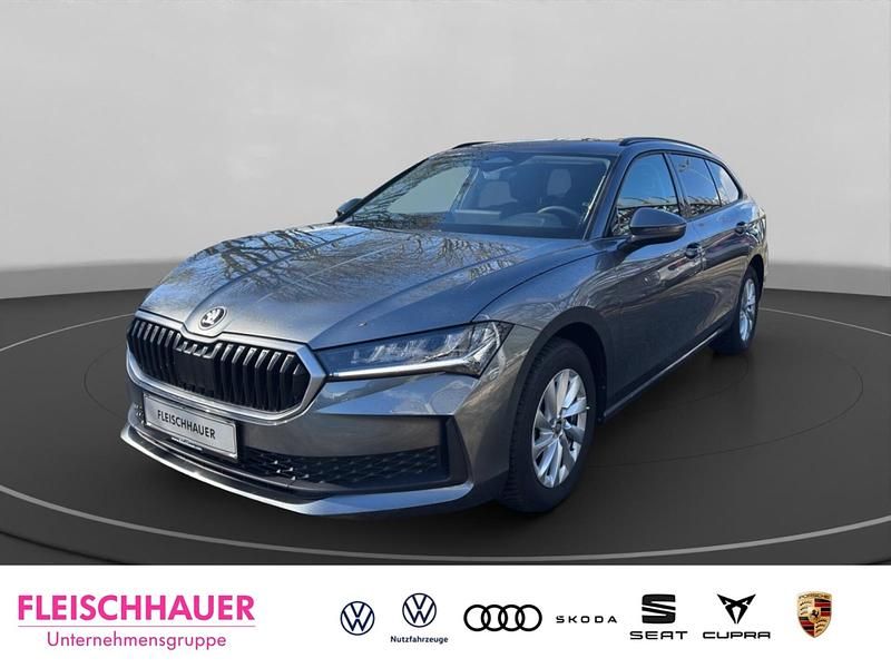 Gebraucht Skoda Superb Essence 150 PS (110 kW) 2025 Grau Kombi